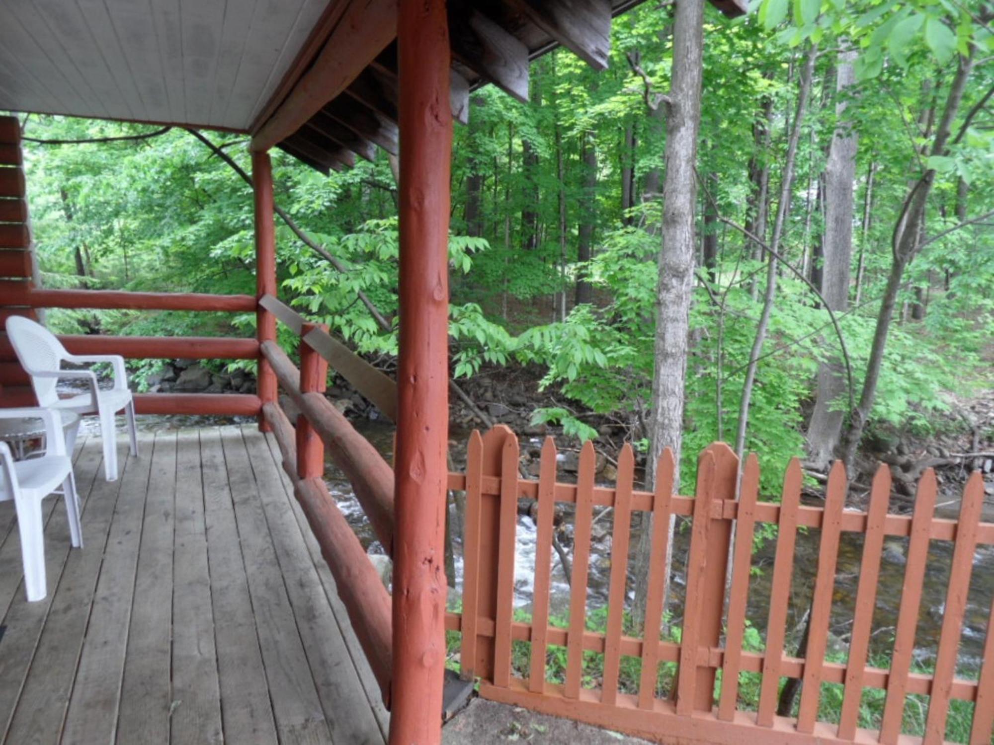 לייק ג'ורג' Seven Dwarfs Cabin - On The Brook Cabins חדר תמונה
